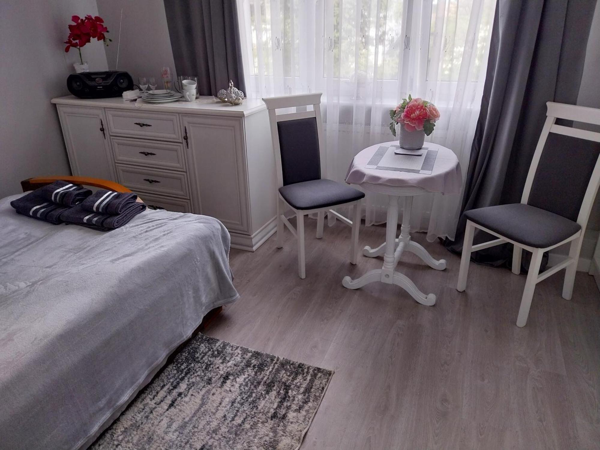Pokoje Goscinne Slupy Olsztyn - Parking 部屋 写真